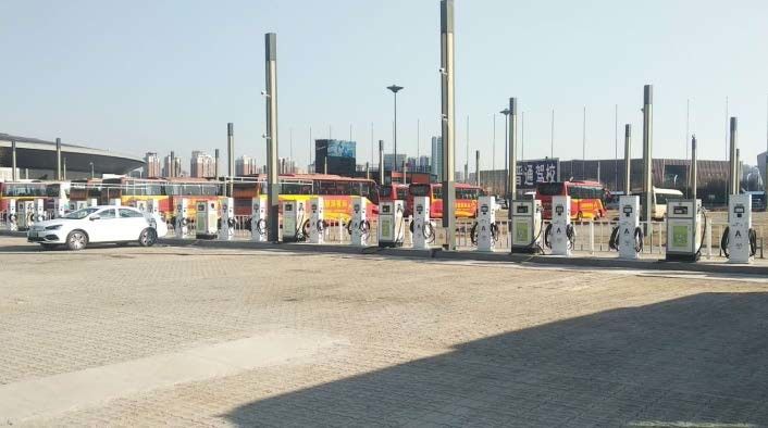 Reklam Ekranlı Araba GB / T Seviye 3 EV Hızlı Şarj İstasyonu CCS 60KW