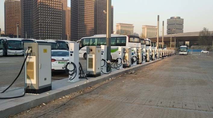 Süper Hızlı Çift Silahlı 120KW / 180KW Zemin-Stand CCS2 Ticari DC EV Şarj Aracı OCPP 1.6