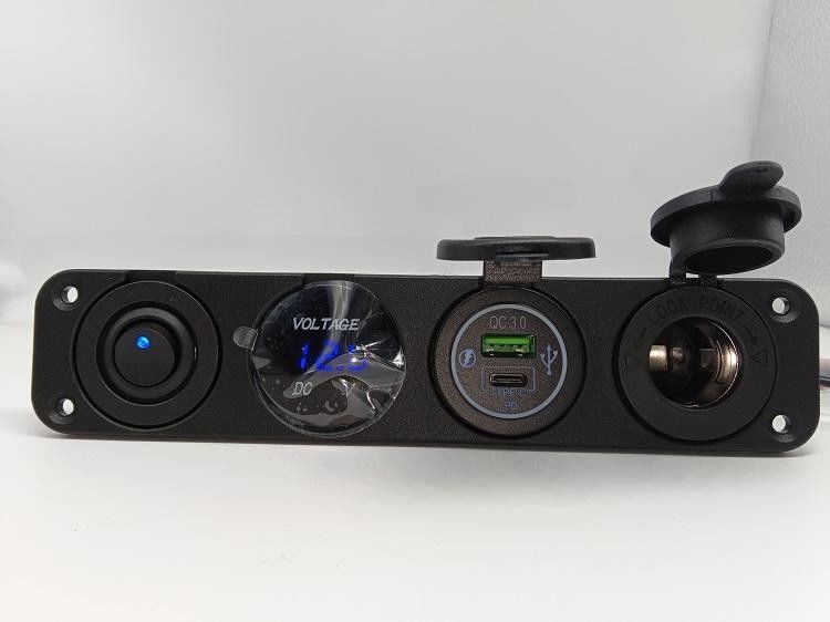 4 In 1 Otomobil Voltmetre Çift USB 12V Otomobil Sigara Çakıcı Değiştirme ile Voltaj Mitri
