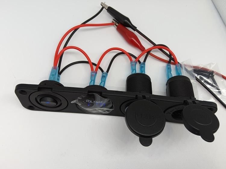 4 In 1 Otomobil Voltmetre Çift USB 12V Otomobil Sigara Çakıcı Değiştirme ile Voltaj Mitri